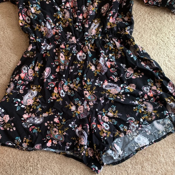 Art Class floral romper - Picture 2 of 5